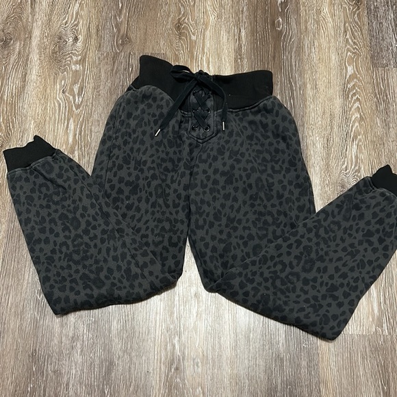 Sold - Picture 3 of 3